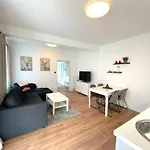 White - Mit Terrasse Daire Mürzzuschlag