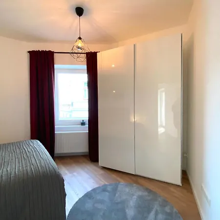 White - Mit Terrasse