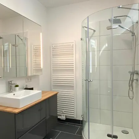 White - Mit Terrasse Apartment Mürzzuschlag