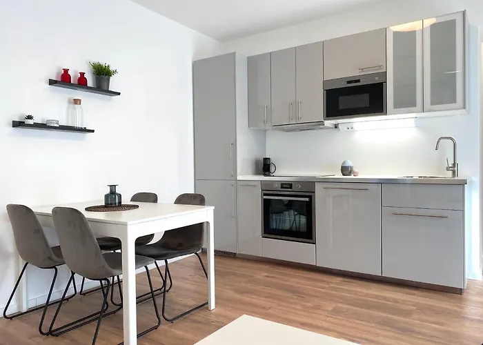 White - Mit Terrasse *